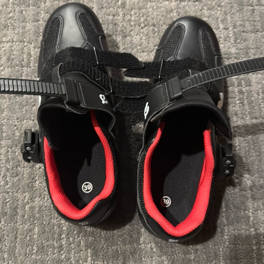 Peleton shoes-size 39
